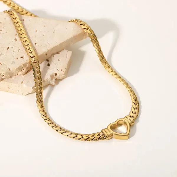Gold_Hollow_Heart_Retro_Necklace_For_Women
